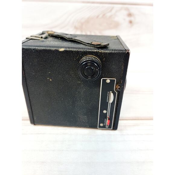 Vintage 1950s Tower 120 B2 Film Camera Flash Kit W/ Bulbs - Picture 12 of 16